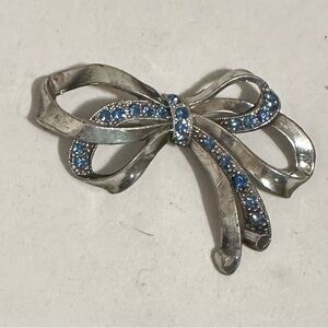 Large vintage bow brooch